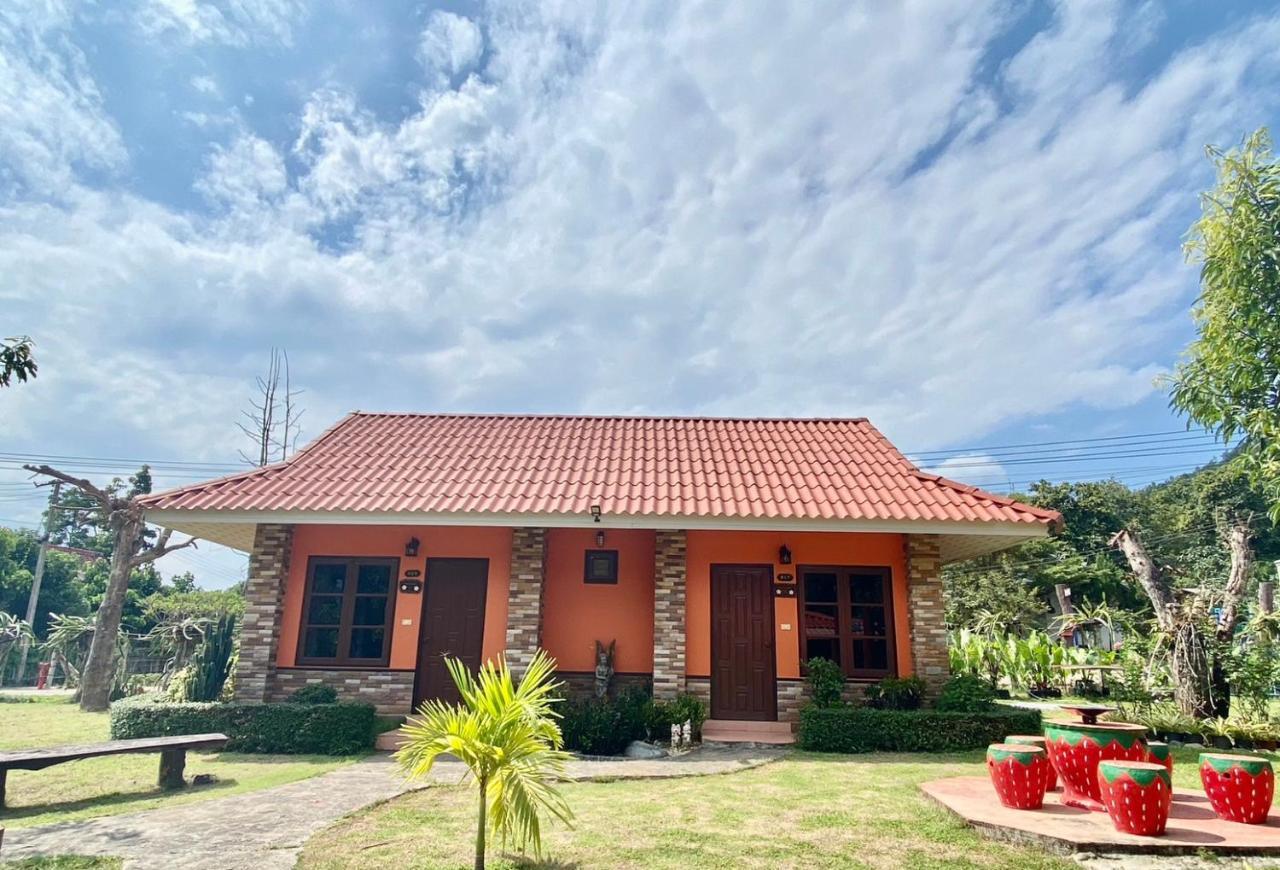Hotel Baanphuthadol Mae Hong Son Exterior foto