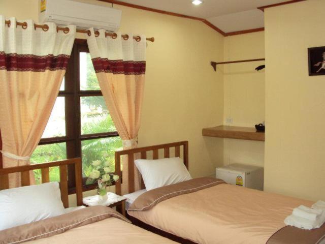 Hotel Baanphuthadol Mae Hong Son Exterior foto