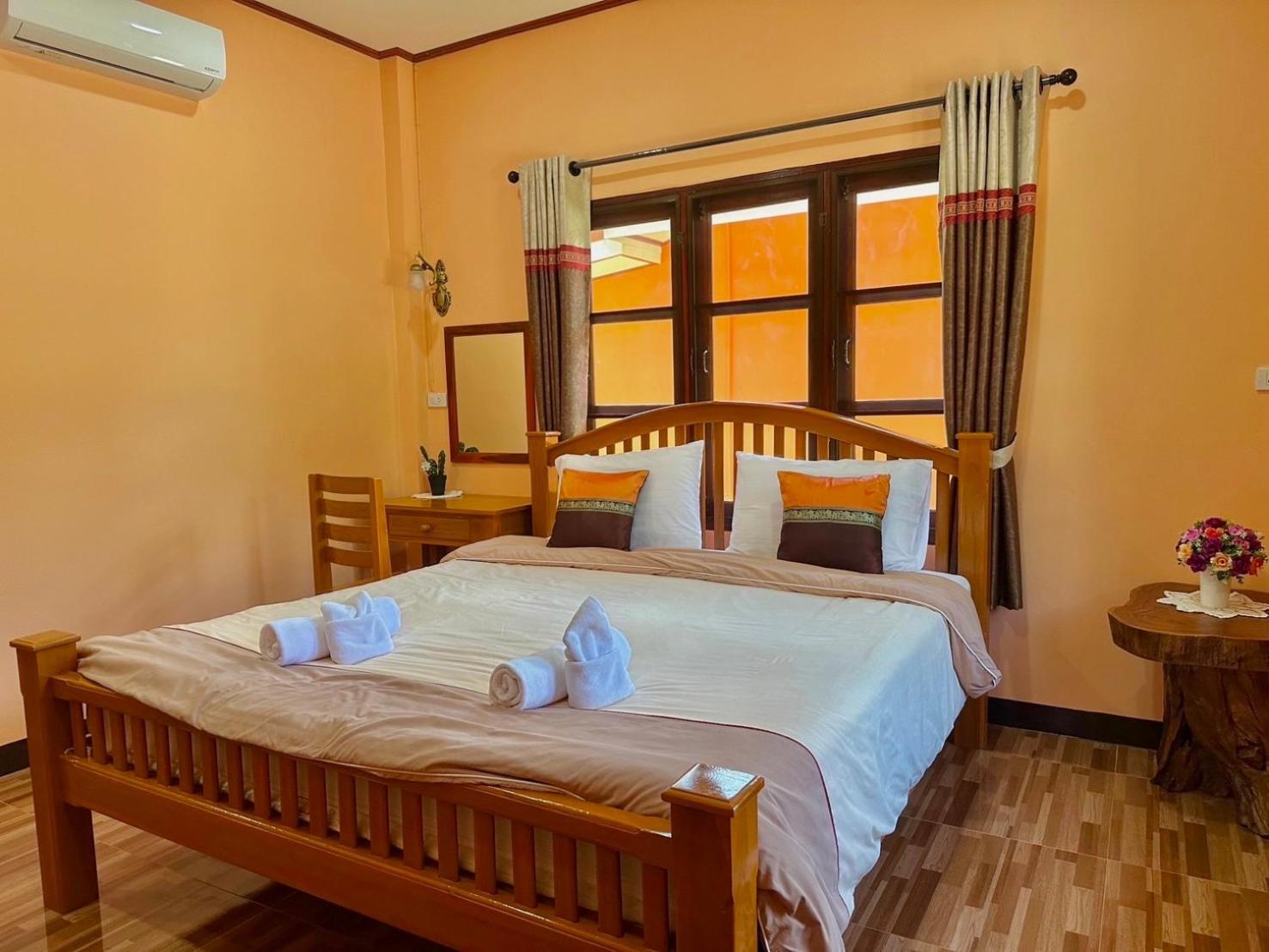 Hotel Baanphuthadol Mae Hong Son Exterior foto