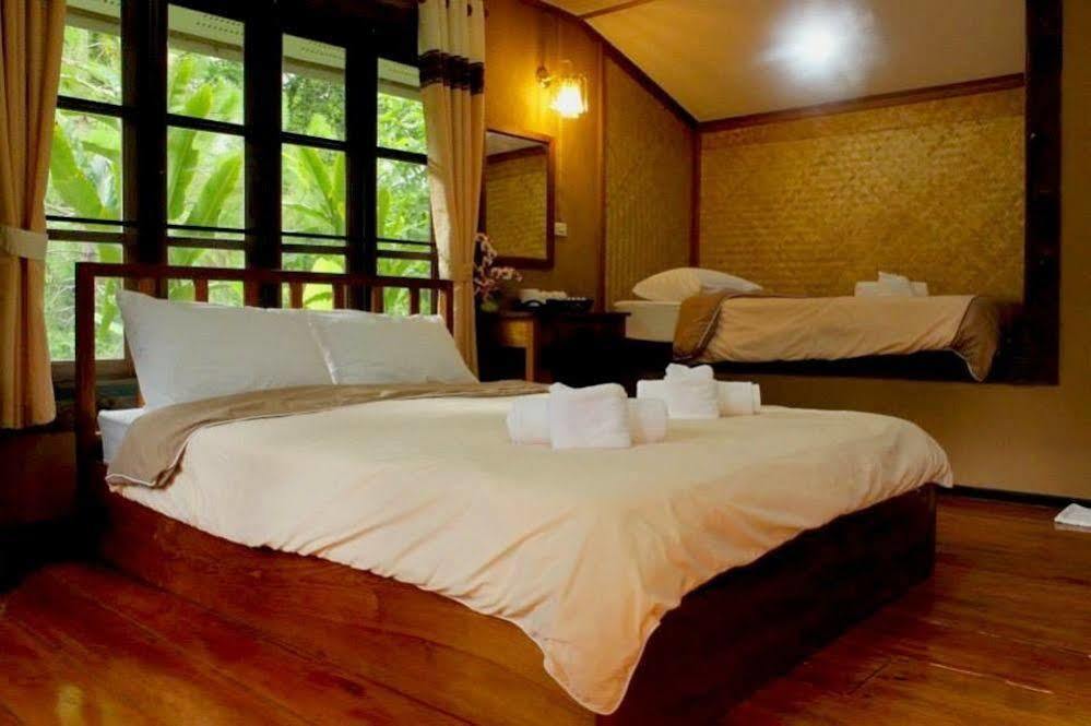 Hotel Baanphuthadol Mae Hong Son Exterior foto