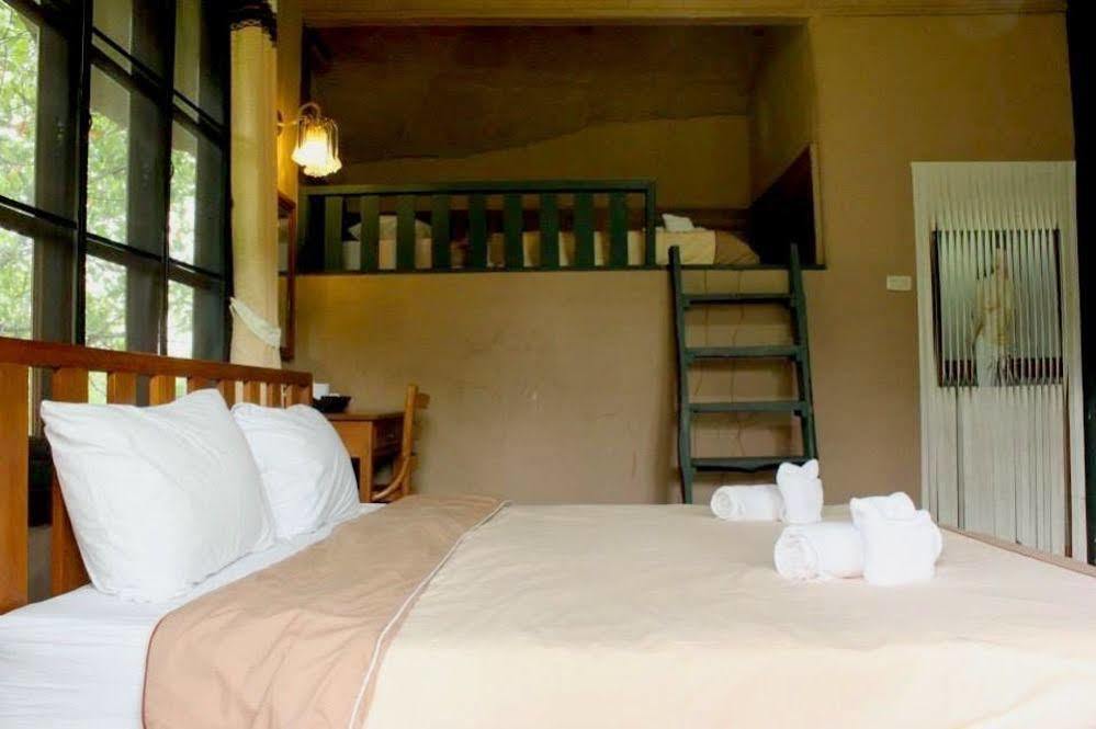 Hotel Baanphuthadol Mae Hong Son Exterior foto