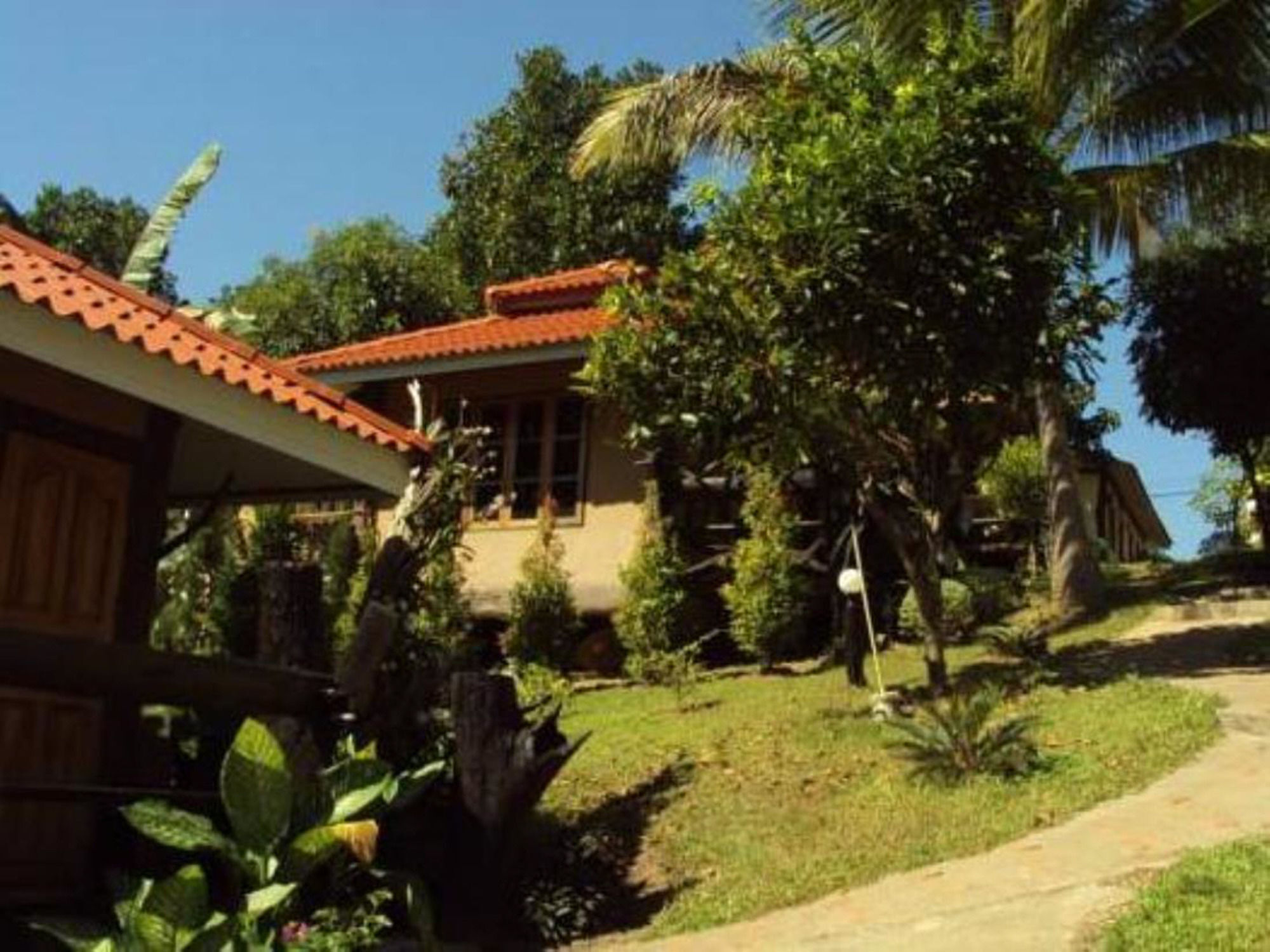 Hotel Baanphuthadol Mae Hong Son Exterior foto