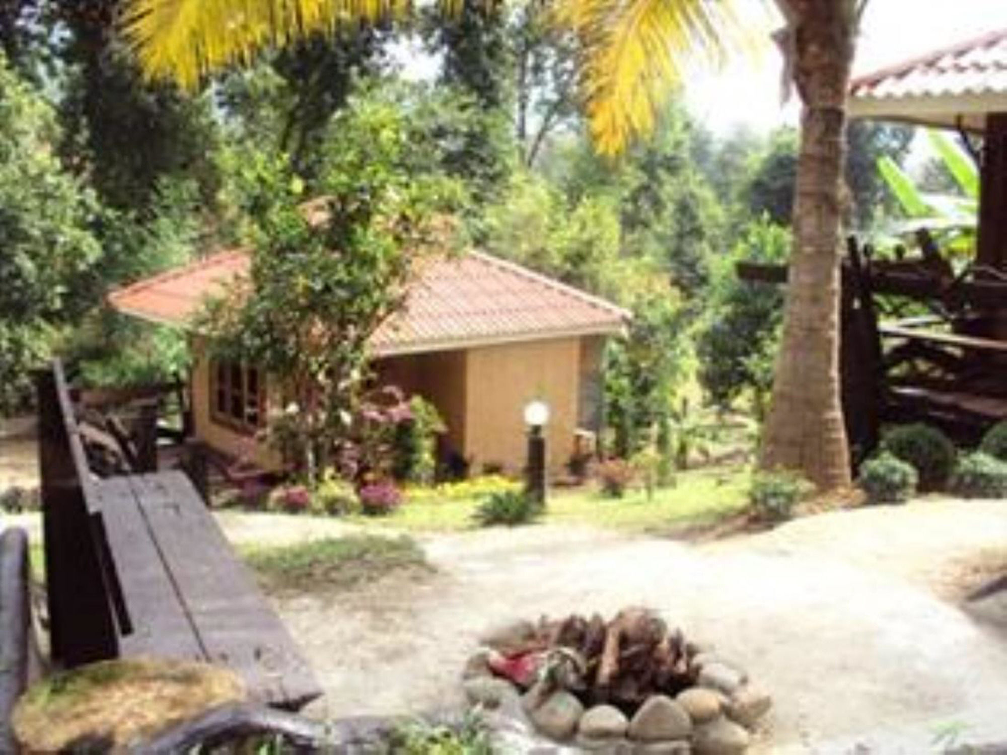 Hotel Baanphuthadol Mae Hong Son Exterior foto