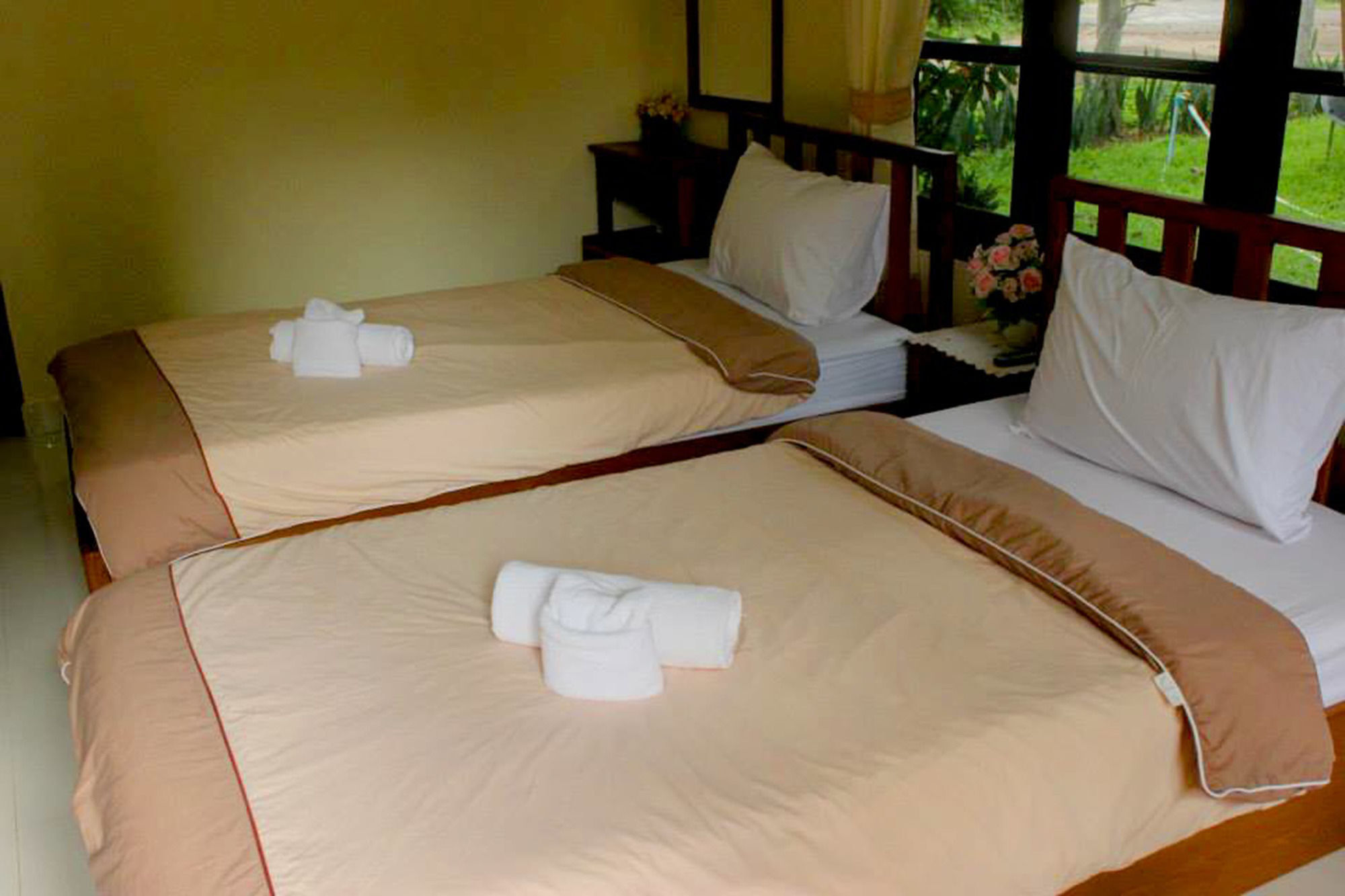 Hotel Baanphuthadol Mae Hong Son Exterior foto