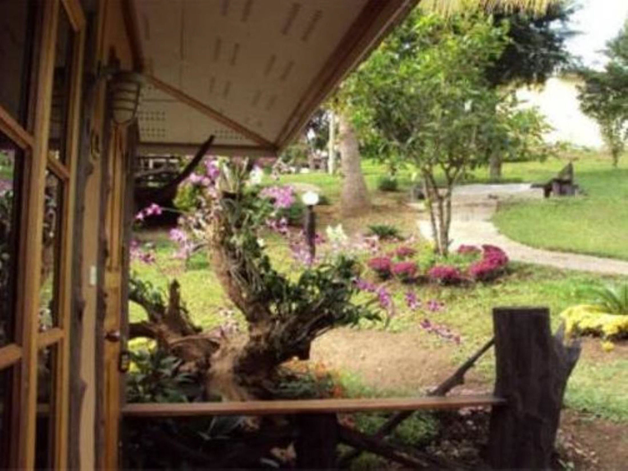 Hotel Baanphuthadol Mae Hong Son Exterior foto